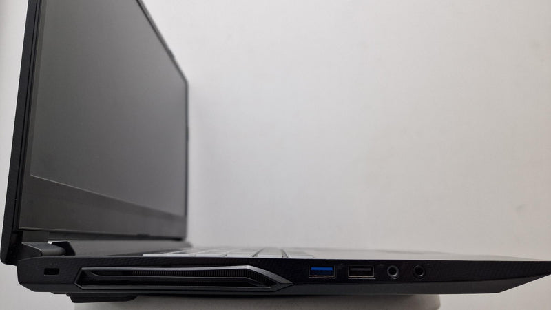 BTO NH70RA Gaming laptop | i7-9750H | 8GB DDR4 | 256GB SSD | 17.3"